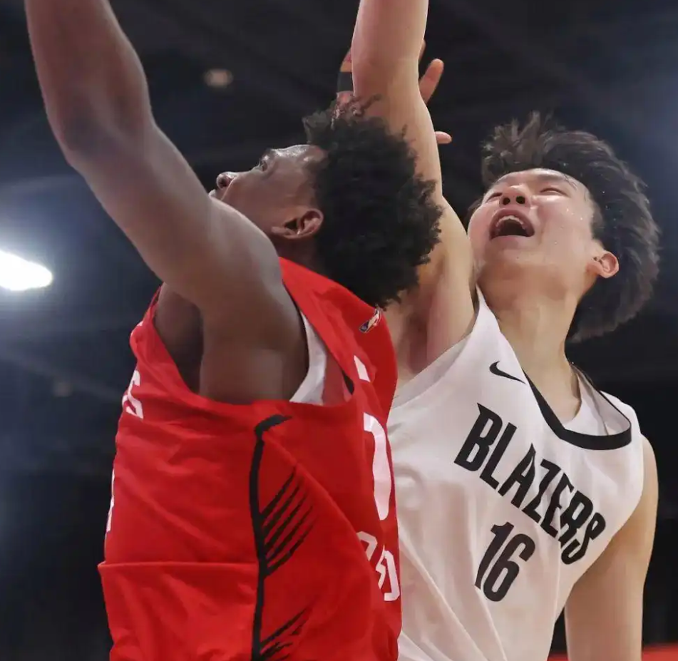 这一方面是, 贡献, 同时他的篮