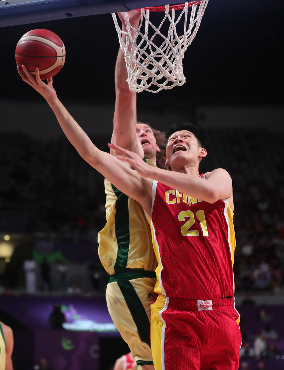 王东震, 战术, 伯吉达举行