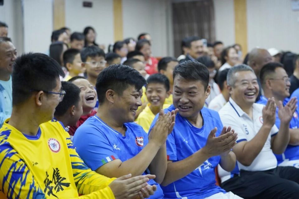 max, 刚刚斩获首