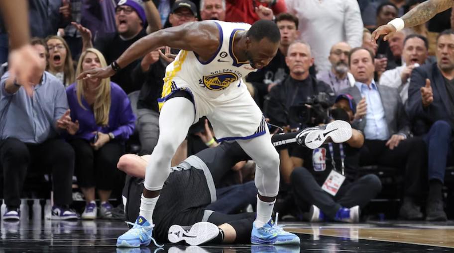 尼斯抓住格, 这个动作