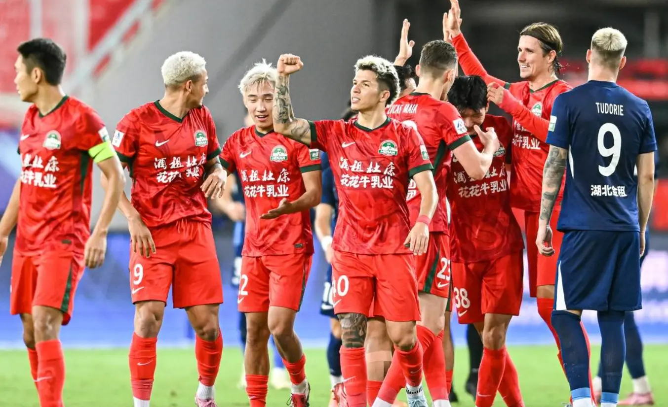 也完成梅开, 导致最后的